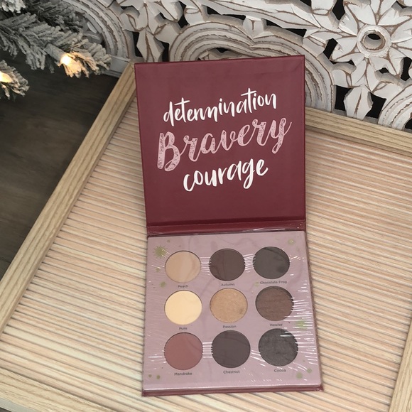 Harry Potter Gryffindor Ulta Beauty Collection Eye Shadow Palette - Picture 5 of 13